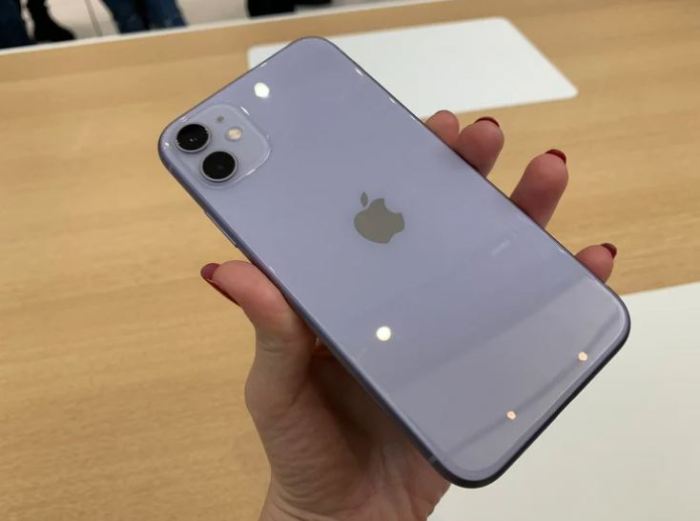 Iphone 11 warna putih