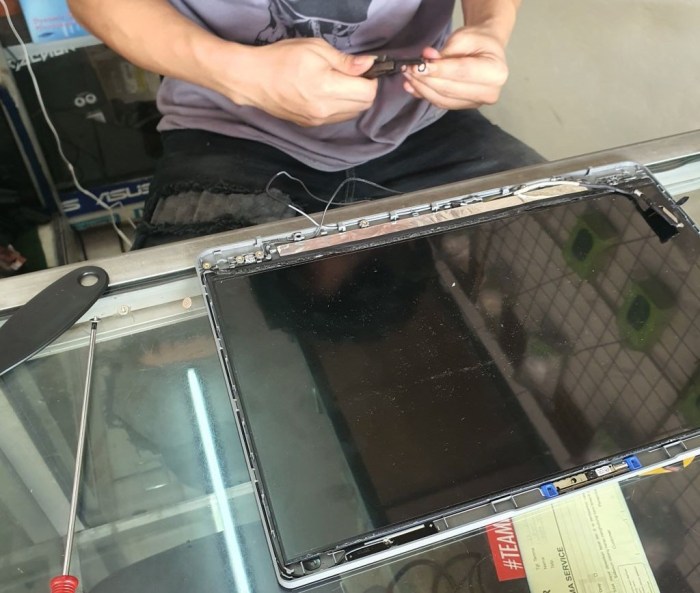 Biaya ganti lcd laptop